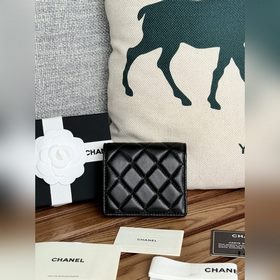Новинка 2025 года от Chanel Короткий кошелек, складывающийся поп