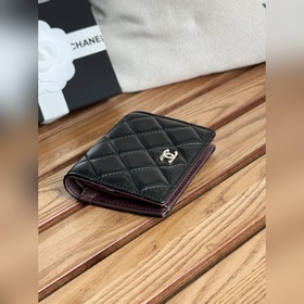 Новинка 2025 года от Chanel Короткий кошелек, складывающийся поп