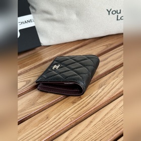 Новинка 2025 года от Chanel Короткий кошелек, складывающийся поп
