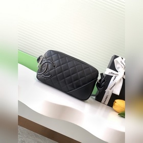 Chanel Kangpeng серия черная сумка под мышку с черным лаковым пок