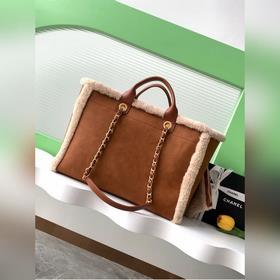 Chanel 24k, модель для показа, коричневая сумка из меха Оленья к