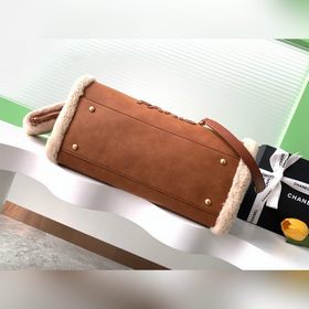 Chanel 24k, модель для показа, коричневая сумка из меха Оленья к