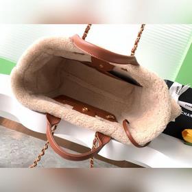 Chanel 24k, модель для показа, коричневая сумка из меха Оленья к