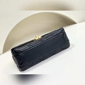 Chanel жемчуг + кожаный цепочка + буквенный кулон. Сочетание клас