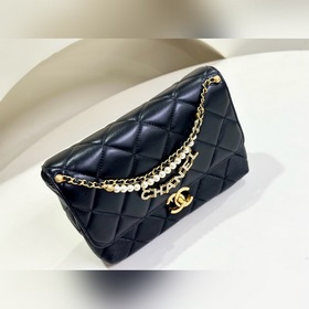 Chanel жемчуг + кожаный цепочка + буквенный кулон. Сочетание клас