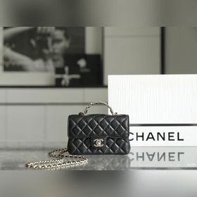 Новое поступление Сумка с крышкой и стразами, черная Цена в мага