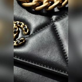 chanel 19 серия WOC кожаный кошелек с цепочкой, черный Изысканны
