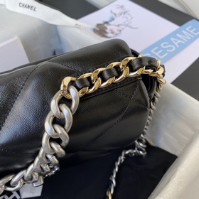 1160 серебряная цепочка Chanel осень-зима 19. Сумка, сочетающая в