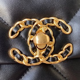 1160 Маленькая сумка Chanel осень-зима 2019. Сочетание всех класс