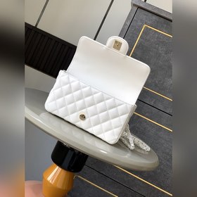 5243 Маленькая сумка Chanel с ручкой! Сумка с клапаном из кожи яг
