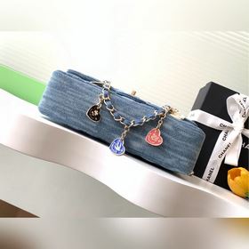 Chanel, ограниченная серия, подержанная, с эмблемой, джинсовая В