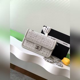 25c светло-серая кожа выглядит все более изысканно при более вним