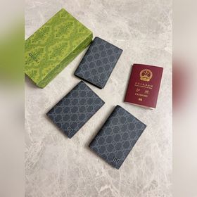 Представляем новую коллекцию Gucci — паспортный чехол. Контрастны