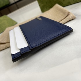 Карточный держатель с логотипом Gucci. Аксессуары для повседневно