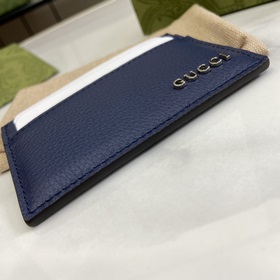 Карточный держатель с логотипом Gucci. Аксессуары для повседневно