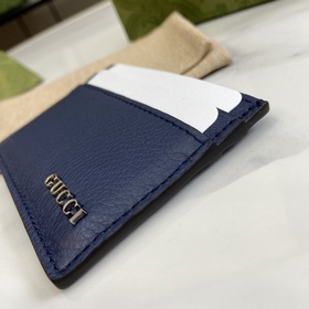 Карточный держатель с логотипом Gucci. Аксессуары для повседневно