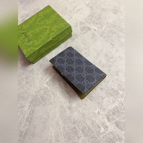 Новая коллекция Gucci представляет тонкий и компактный кошелек с 