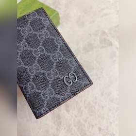 Новая коллекция Gucci представляет тонкий и компактный кошелек с 