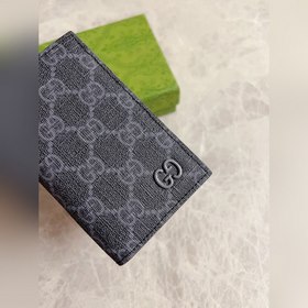 Новая коллекция Gucci представляет тонкий и компактный кошелек с 