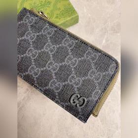 Представляем новую коллекцию Gucci — кард-холдер. Контрастный дву