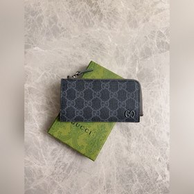 Представляем новую коллекцию Gucci — кард-холдер. Контрастный дву