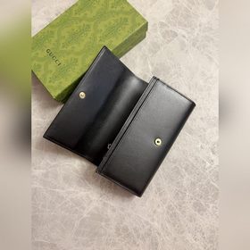 Качество фирменного магазина, товары высшего качества, фотографии