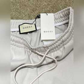 Новинка от Gucci： джинсы-клин для мужчин и женщин с буквой в этом