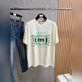 Gucci – лучший выбор для ношения отдельно или под одежду. Высокок