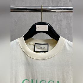 Gucci – лучший выбор для ношения отдельно или под одежду. Высокок