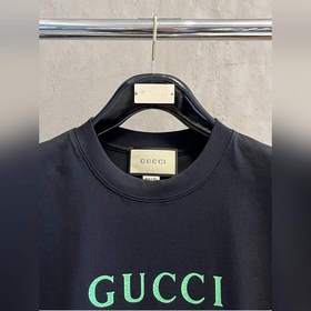 Gucci – идеальный вариант для ношения отдельно или в качестве осн