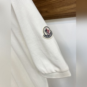 Gucci 25S весенняя новинка. Футболка с воротником Gucci с коротки