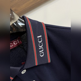Gucci 25S весенняя новинка. Футболка с воротником Gucci с коротки