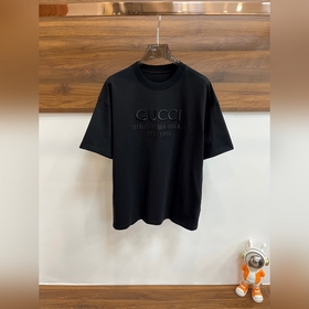 Gucci 2025ss весенняя коллекция. Новая модель футболки Gucci с кр