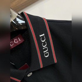 Gucci 25S весенняя новинка. Футболка с воротником Gucci с коротки
