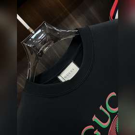 Рекомендуем  Новая модель эксклюзивной линейки Gucci. Широкая фу