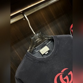 Рекомендуем  Gucci 2025 весенняя новинка： модная и удобная футбо