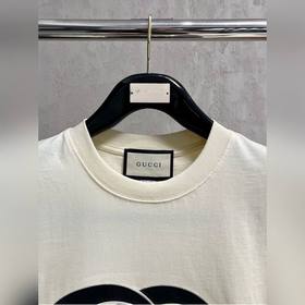Gucci – идеальный вариант для ношения отдельно или под другой оде