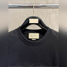 Gucci – идеальный вариант для ношения отдельно или в качестве осн