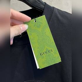 Gucci – идеальный вариант для ношения отдельно или в качестве осн