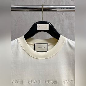 Gucci – идеальный вариант для ношения отдельно или под другой оде