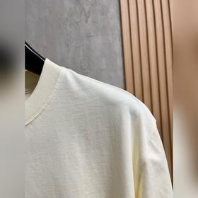 Gucci – идеальный вариант для ношения отдельно или под другой оде