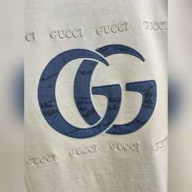 Gucci – идеальный вариант для ношения отдельно или под другой оде