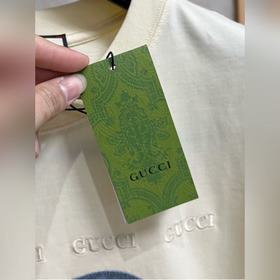 Gucci – идеальный вариант для ношения отдельно или под другой оде