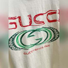 Gucci - идеальный вариант для ношения отдельно или в качестве осн