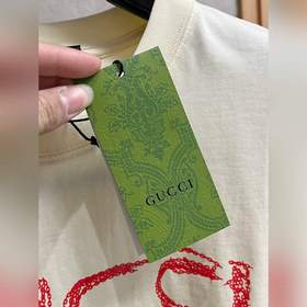 Gucci - идеальный вариант для ношения отдельно или в качестве осн