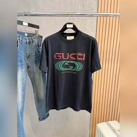 Gucci – идеальный вариант для ношения отдельно или под другой оде