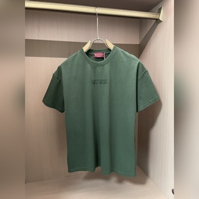 Gucci, короткий рукав с вышитым логотипом Gucci на груди Ткань： 3