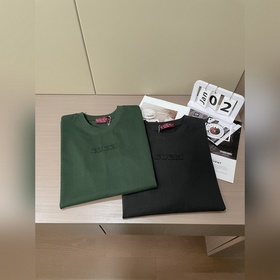 Gucci, короткий рукав с вышитым логотипом Gucci на груди Ткань： 3