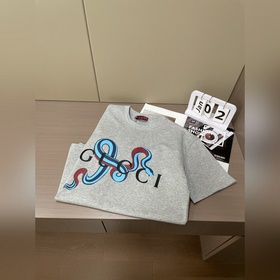 Gucci Коллекция Нового года с изображением змеи на коротком рукав