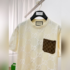 Gucci. Gucci – идеальный вариант для ношения отдельно или под дру
